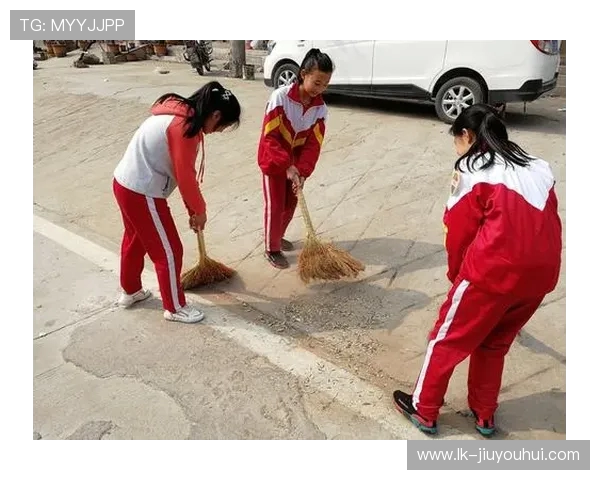 《女足精神的绚丽画卷：从绿茵场到艺术殿堂的永恒表达》